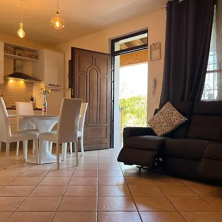Casa Grillo, Vista Con Piscina E Box Auto