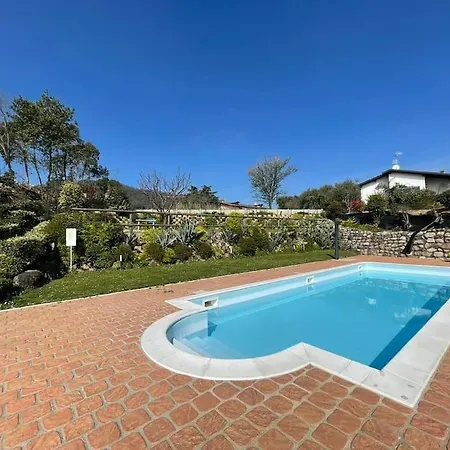 Casa Grillo, Vista Con Piscina E Box Auto Barcuzzi